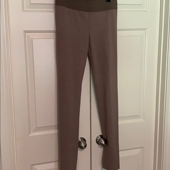 BCBG leggings with back leg zipper - Picture 4 of 6